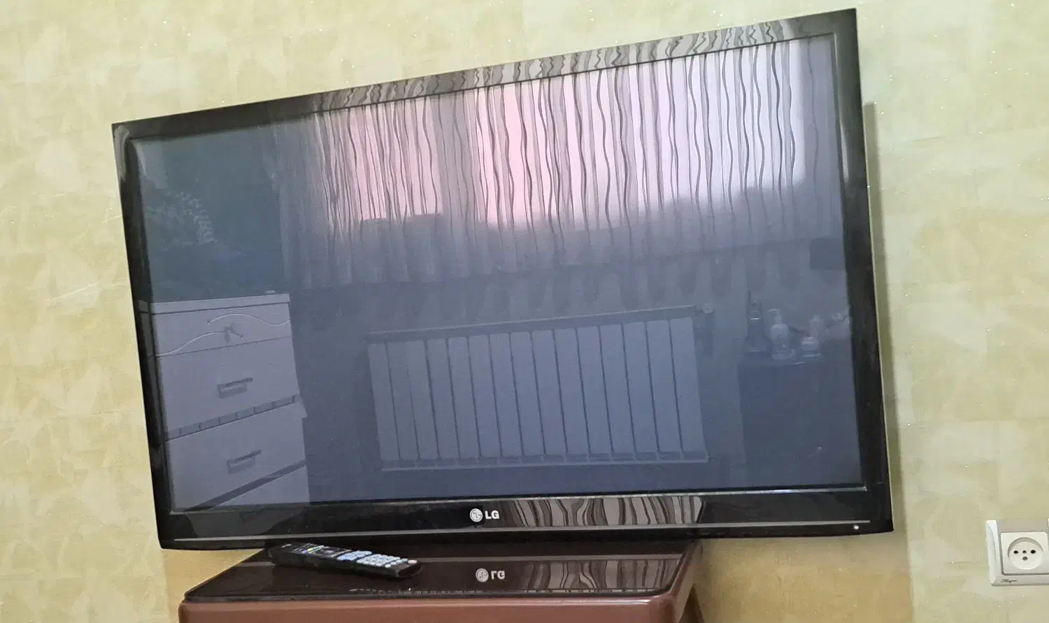 LCD LG 42|تلویزیون و پروژکتور|قزوین, |دیوار
