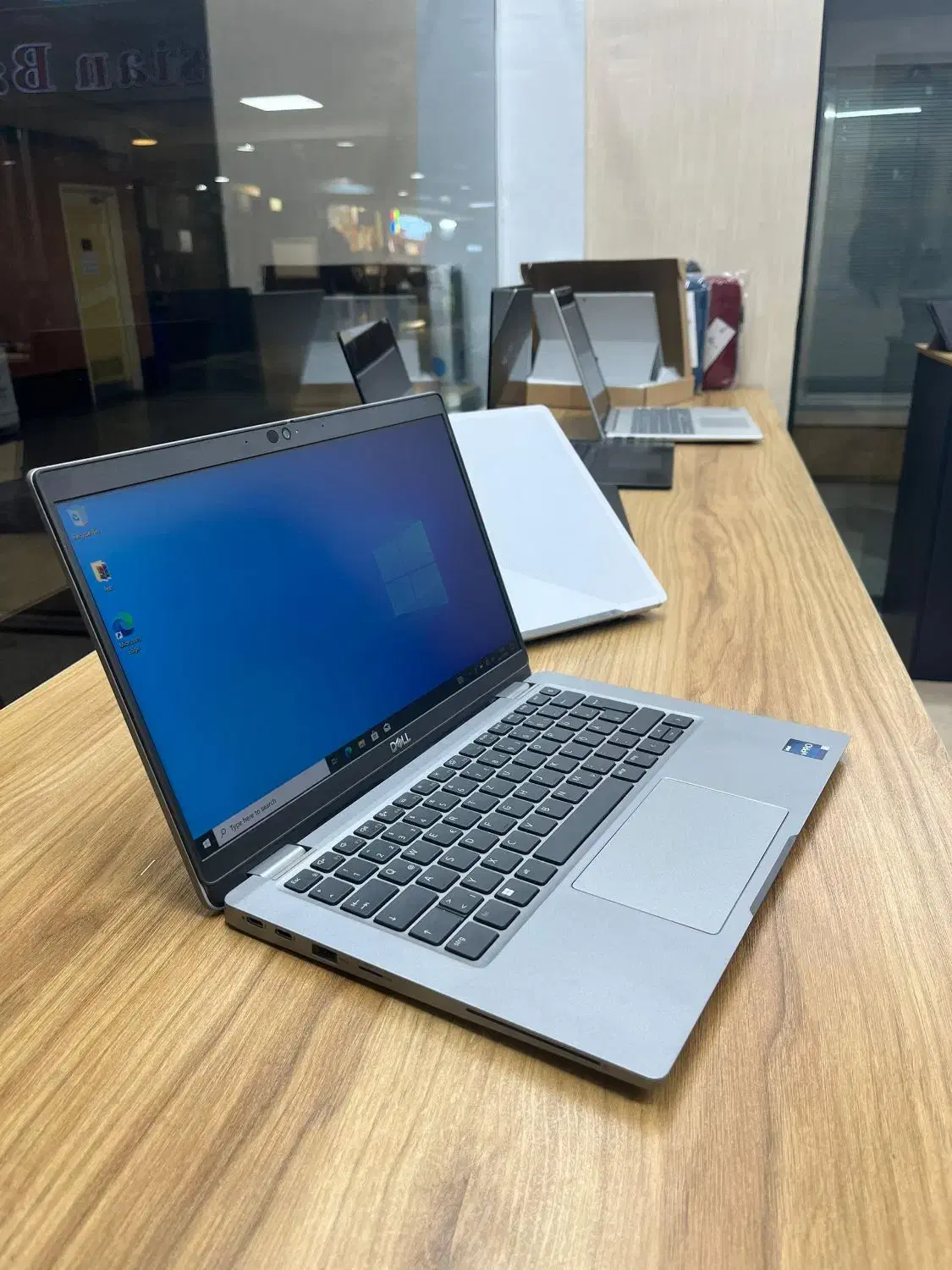 دل نسل دوازده با صفحه تاچ و رم ۱۶|رایانه همراه|تهران, فلسطین (میدان انقلاب)|دیوار