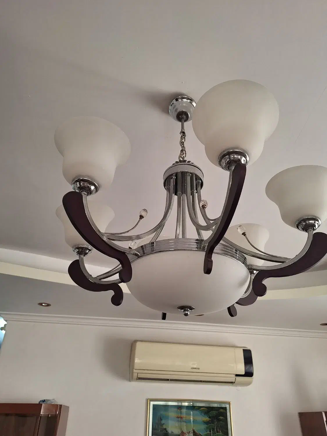 لوستر روشن|لوستر و چراغ آویز|رشت, چمارسرا|دیوار