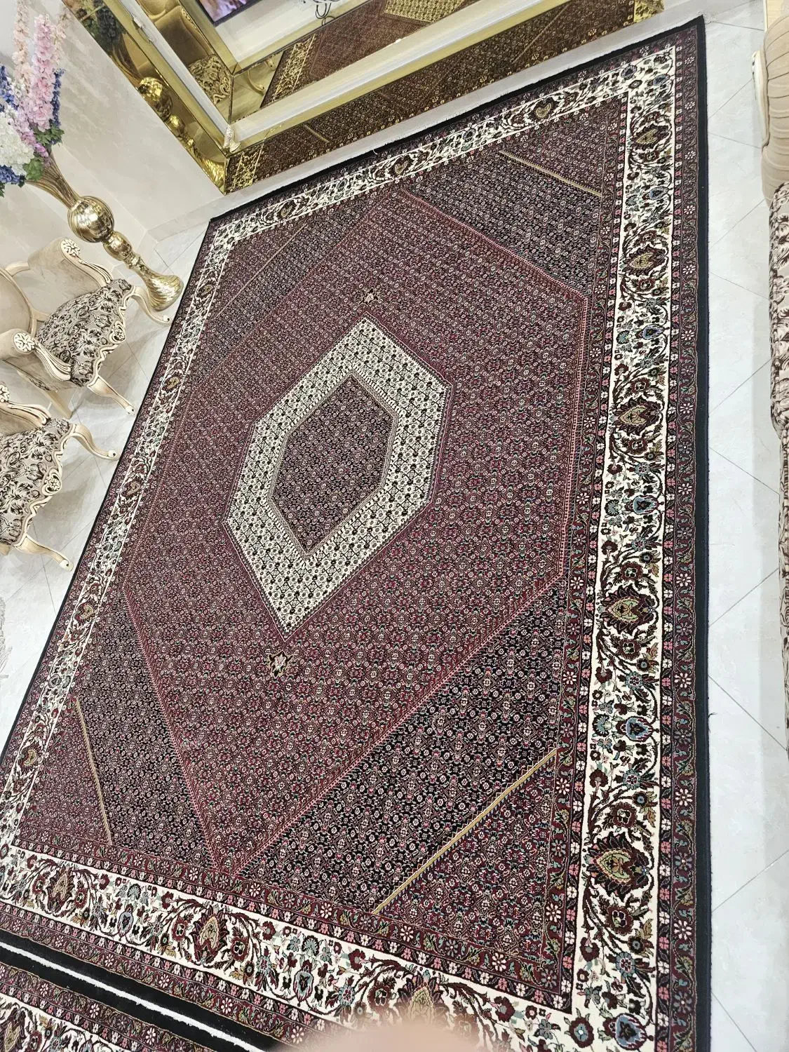 فرش|فرش|ری, سیزده آبان|دیوار