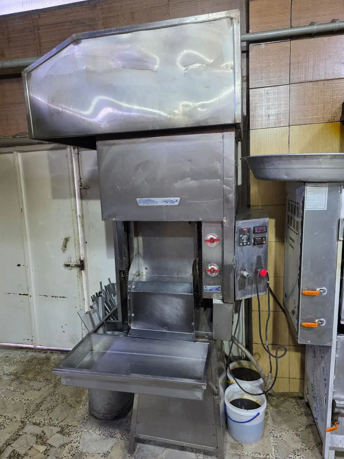 تجهیزات صنعتی آشپزخانه کباب گیر کباب پز  فر ریلی|کافیشاپ و رستوران|رشت, استقامت ۱|دیوار