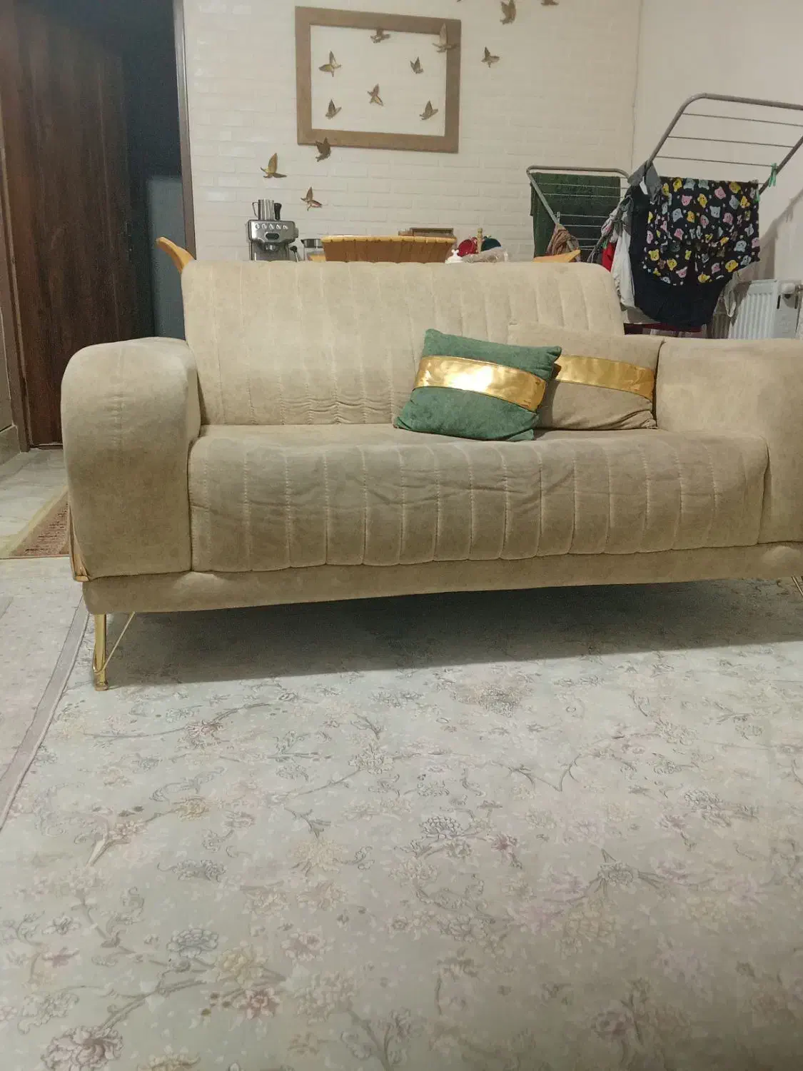 مبل پنج نفره با یک عدد میز جلو مبلی|مبلمان خانگی و میز عسلی|قرچک, باقرآباد|دیوار