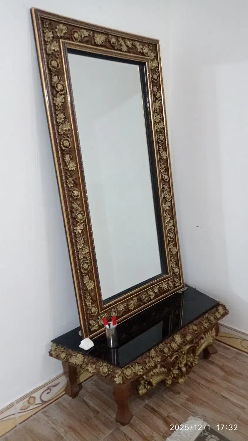 میز و آینه قدی،کاملا تمیز|آینه|نیشابور, ۲۲ بهمن|دیوار