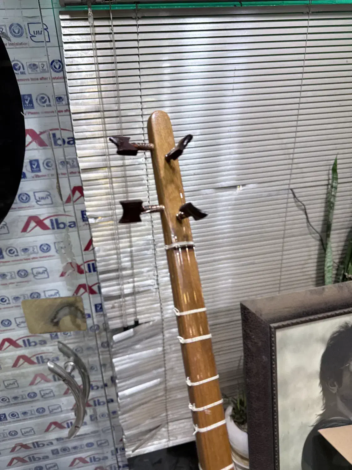 سه تار قدیمی|سازهای سنتی|ری, علایین|دیوار