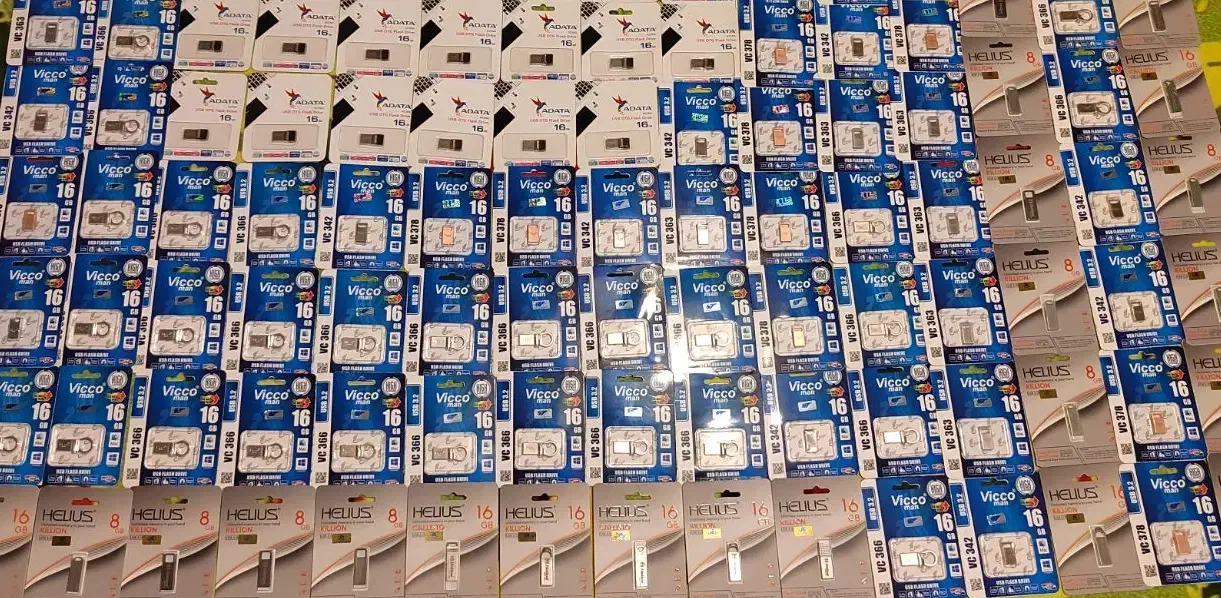 انواع فلش 16گیگ و8گیگ usb3پرسرعت|لوازم جانبی موبایل و تبلت|همدان, |دیوار