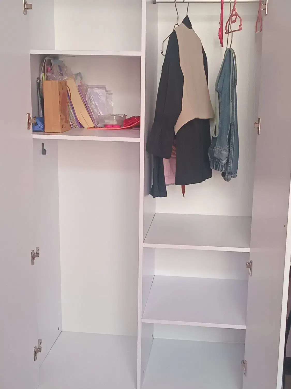 یک عدد کمد یک عدد تخت با عدد فرش ۴ متری  وتشک تخت|تخت و سرویس خواب|تهران, بهمن یار|دیوار