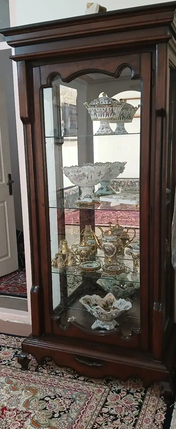 بوفه چوبی پایه دار سالم و درحد نو|بوفه، ویترین، کنسول|ملایر, |دیوار