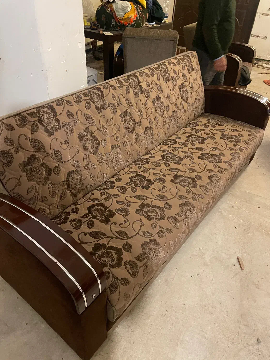 مبل شرکتی ۸ نفره تخت خواب شو|مبلمان خانگی و میز عسلی|چاف و چمخاله, |دیوار