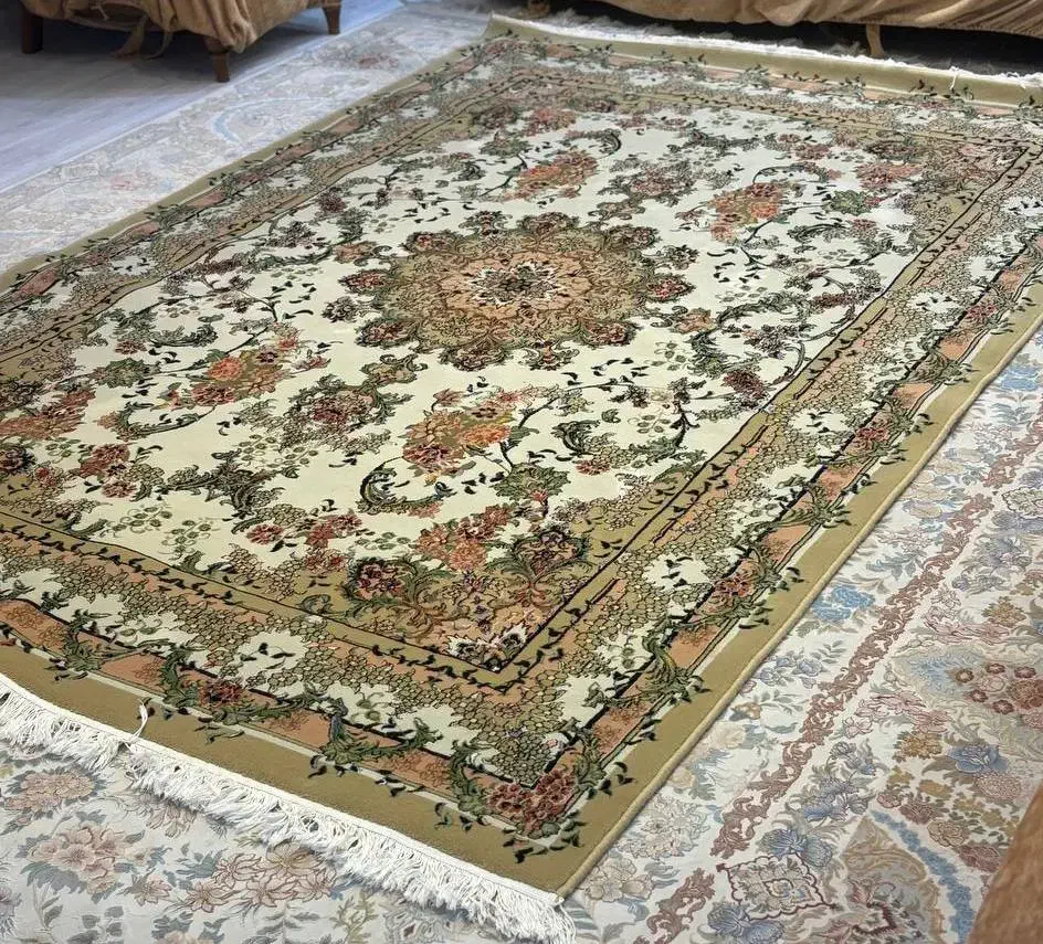 فرش|فرش|لاهیجان, قیام|دیوار