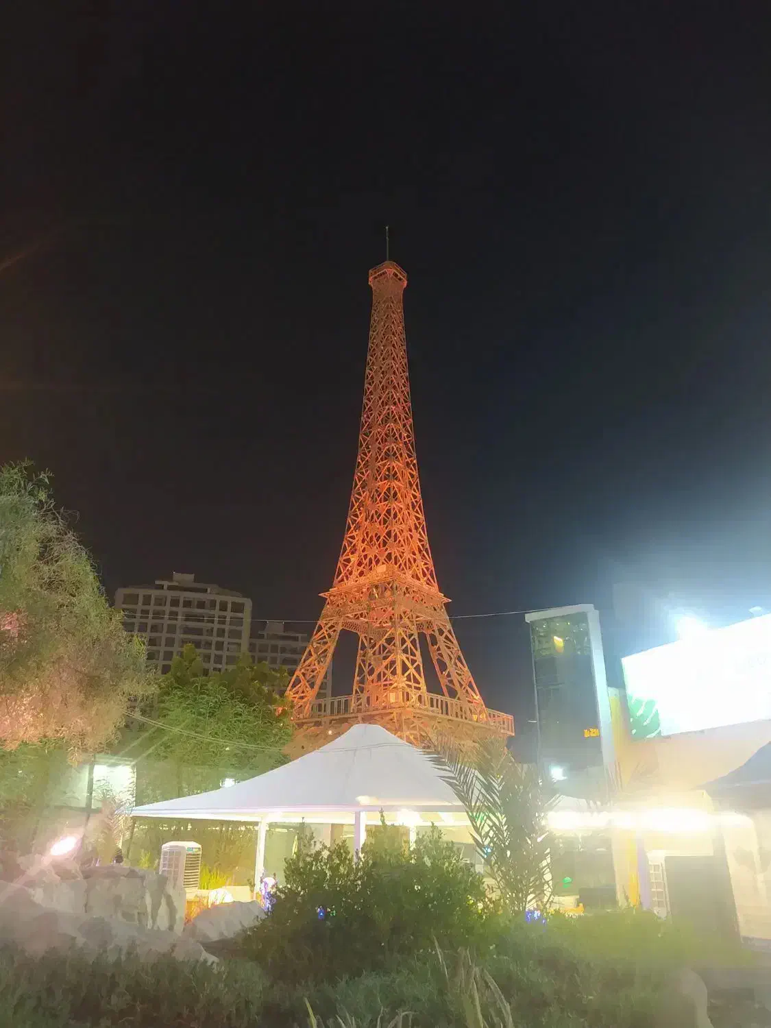 پردیس ۱ ویترین بزرگ|فروش مغازه و غرفه|کیش, |دیوار