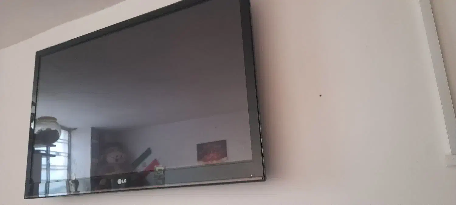 تلوزیون ال جی با میز تلوزیون|تلویزیون و پروژکتور|تربتحیدریه, قائم|دیوار