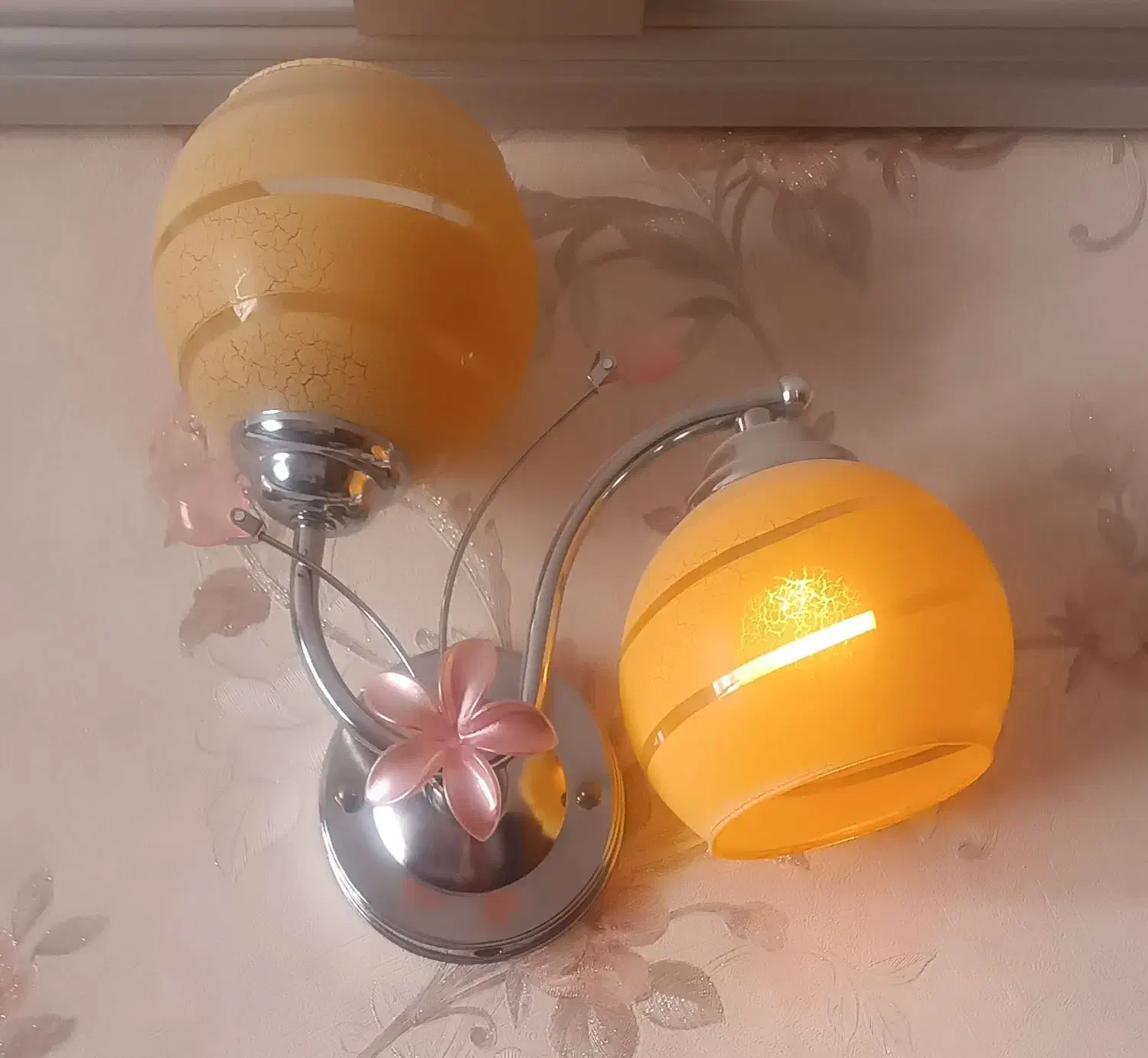 چراغ خواب دیوار شیک و زیبا|چراغ خواب و آباژور|بروجرد, |دیوار