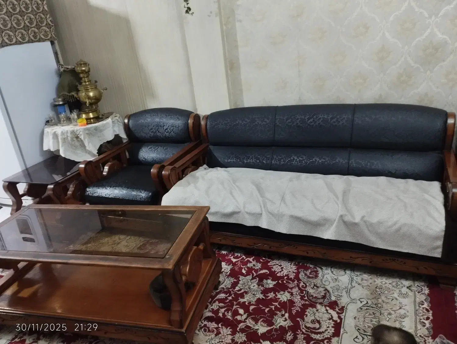 مبل راحتی سالم سالم هفت نفره با میز وسط ویک عسلی|مبلمان خانگی و میز عسلی|تهران, شهرک رضویه|دیوار