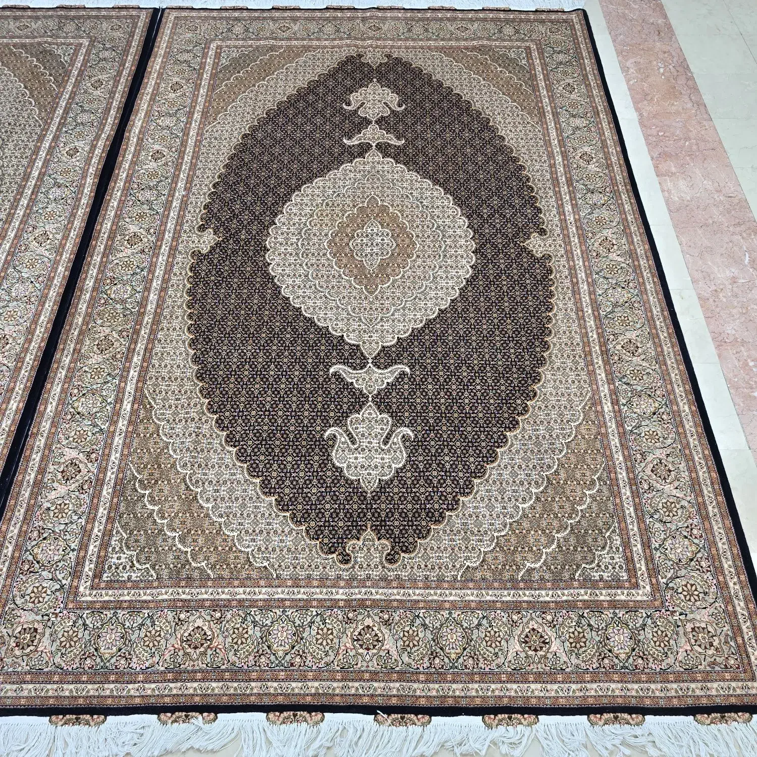 فرش دستباف ۹ متری ماهی قیمت سبک|فرش|تهران, ونک|دیوار