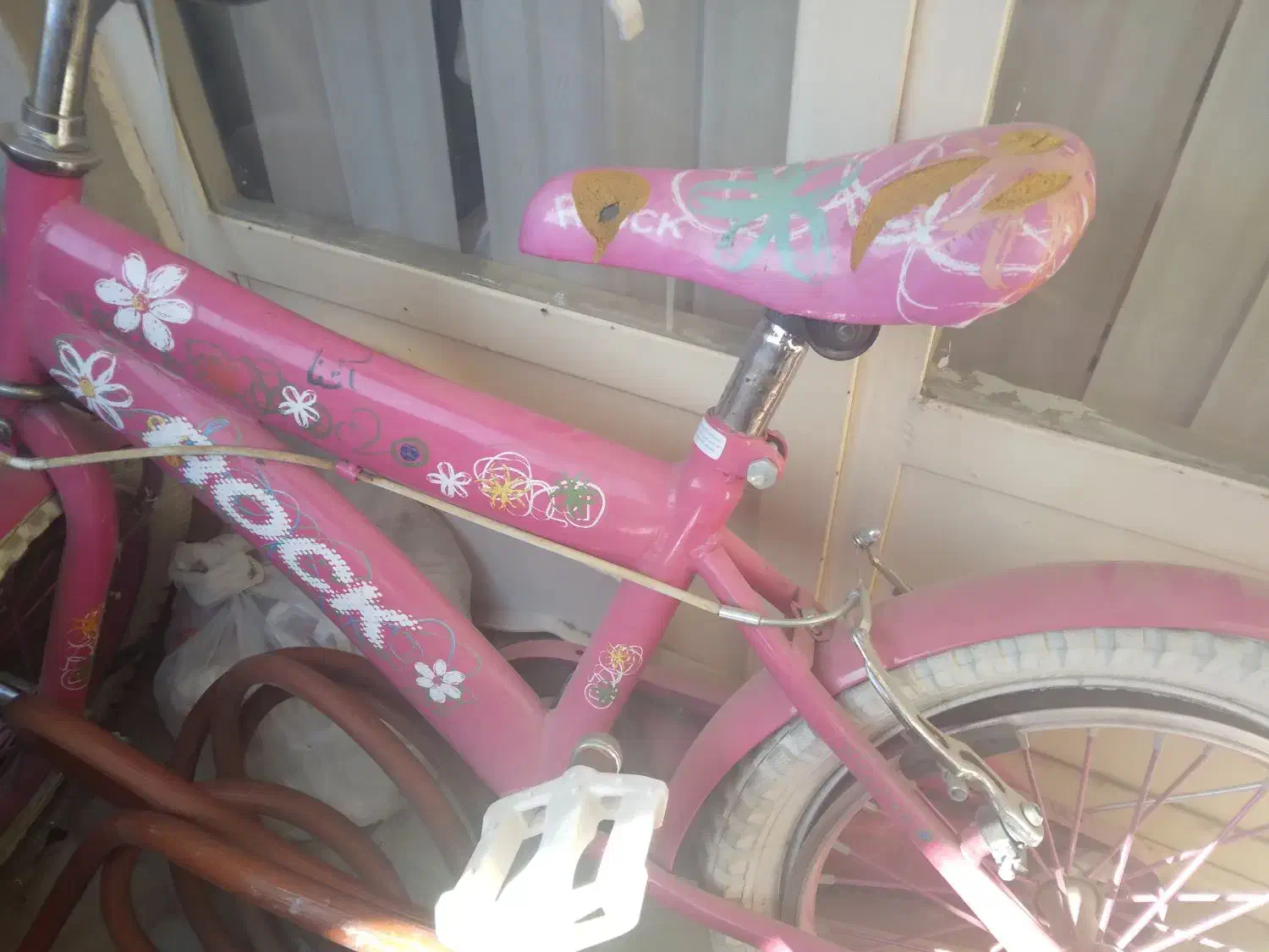 دوچرخه ۱۶|دوچرخه، اسکیت، اسکوتر|صدرا-فارس, فاز ۱|دیوار