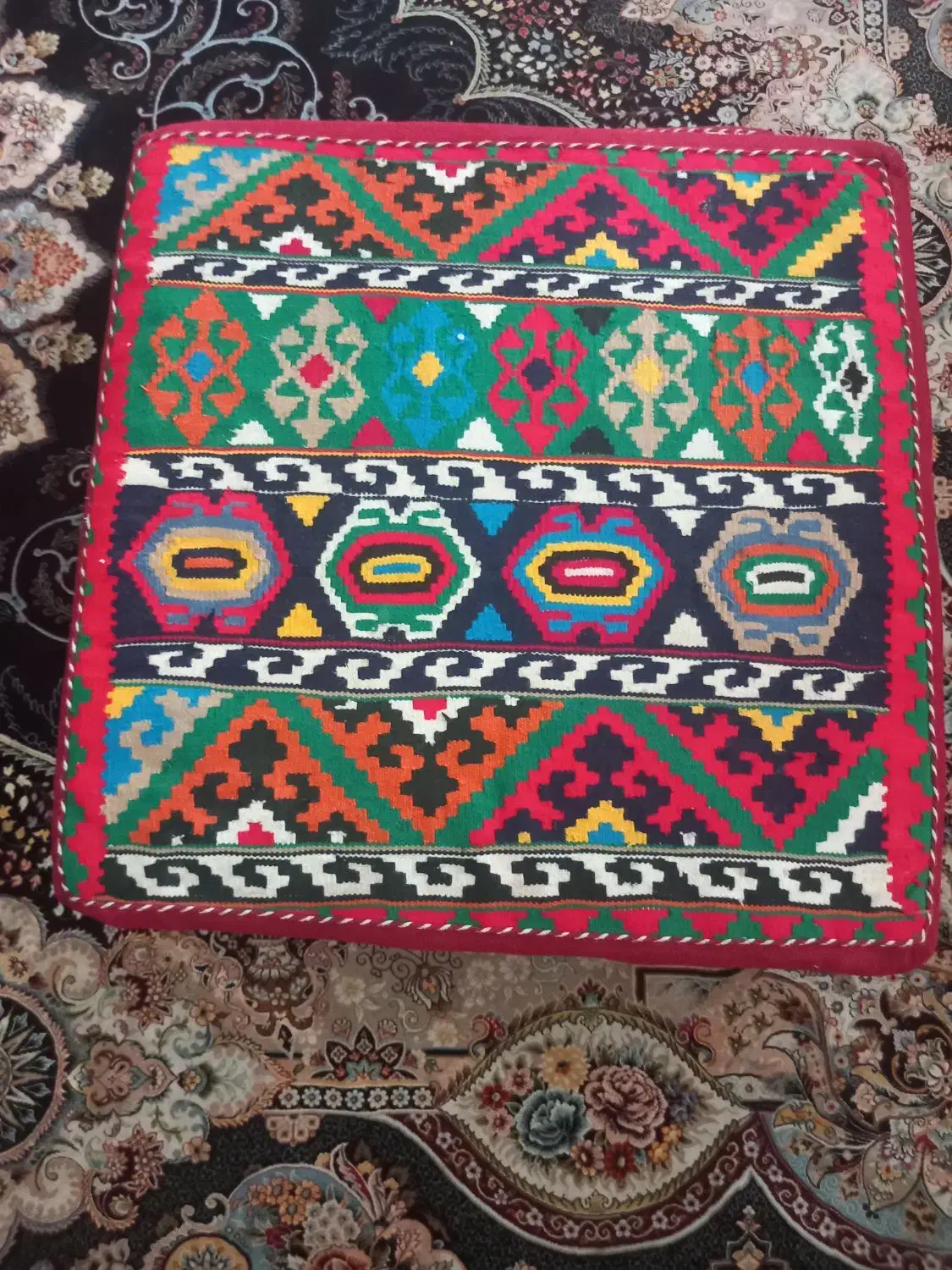 پشتی دستباف|پشتی|شیراز, سعدیه جنوبی|دیوار