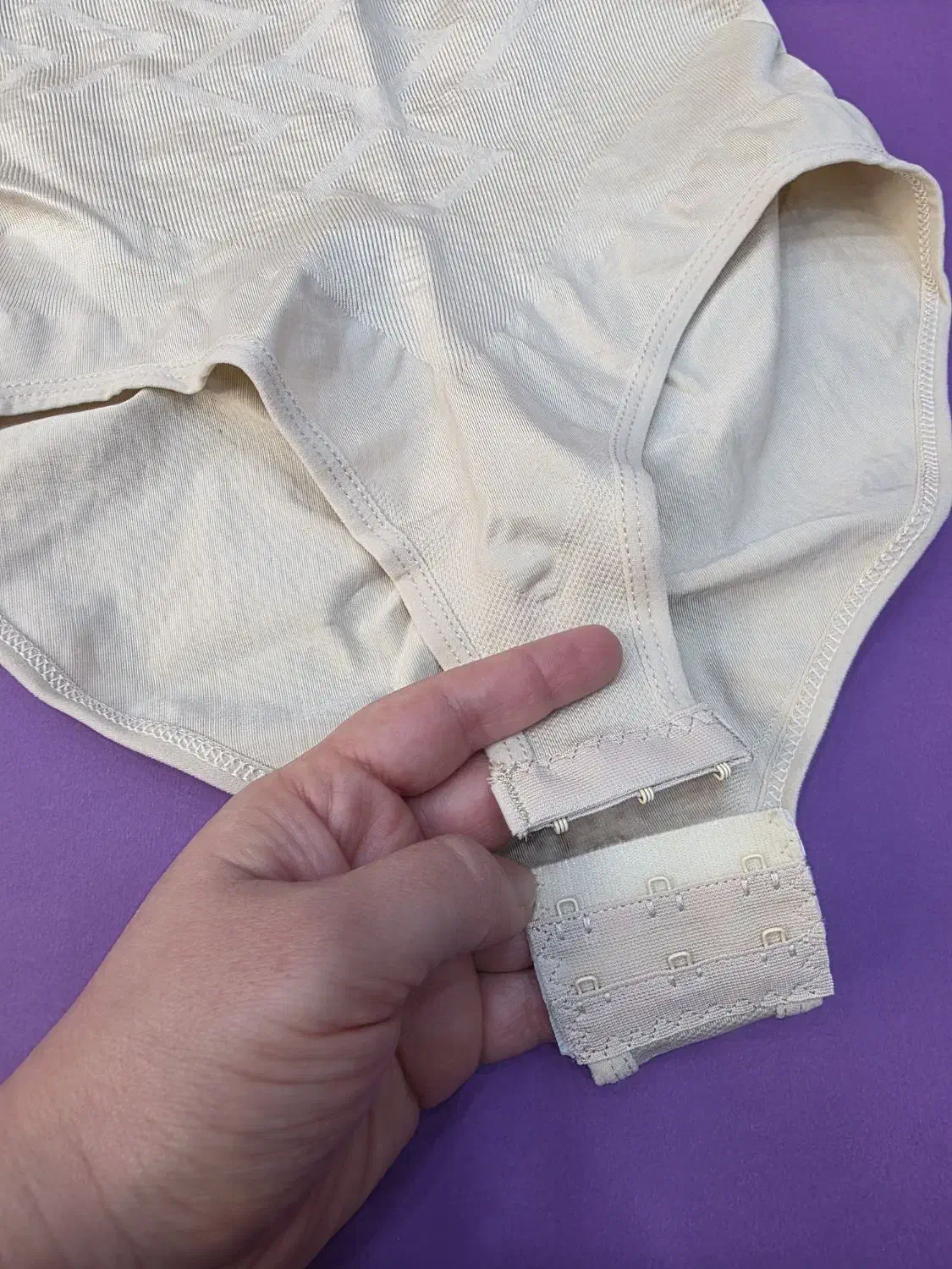 گن بادی شیپر|لباس|شیراز, شاهچراغ|دیوار