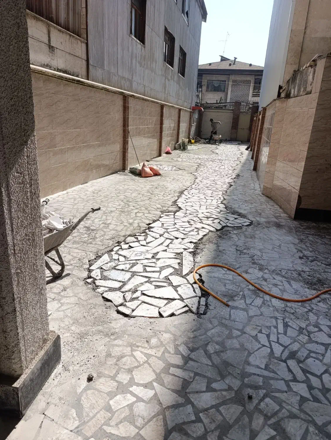 لاشه چینی کف سازی سنگ فرش موزاییک کاری|خدمات پیشه و مهارت|رشت, صفاری|دیوار