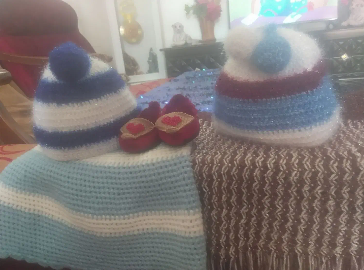 دوتادامن دوتاکلاه ویه.کفش نوزادی دستباف زندان|کفش و لباس بچه|رفسنجان, |دیوار