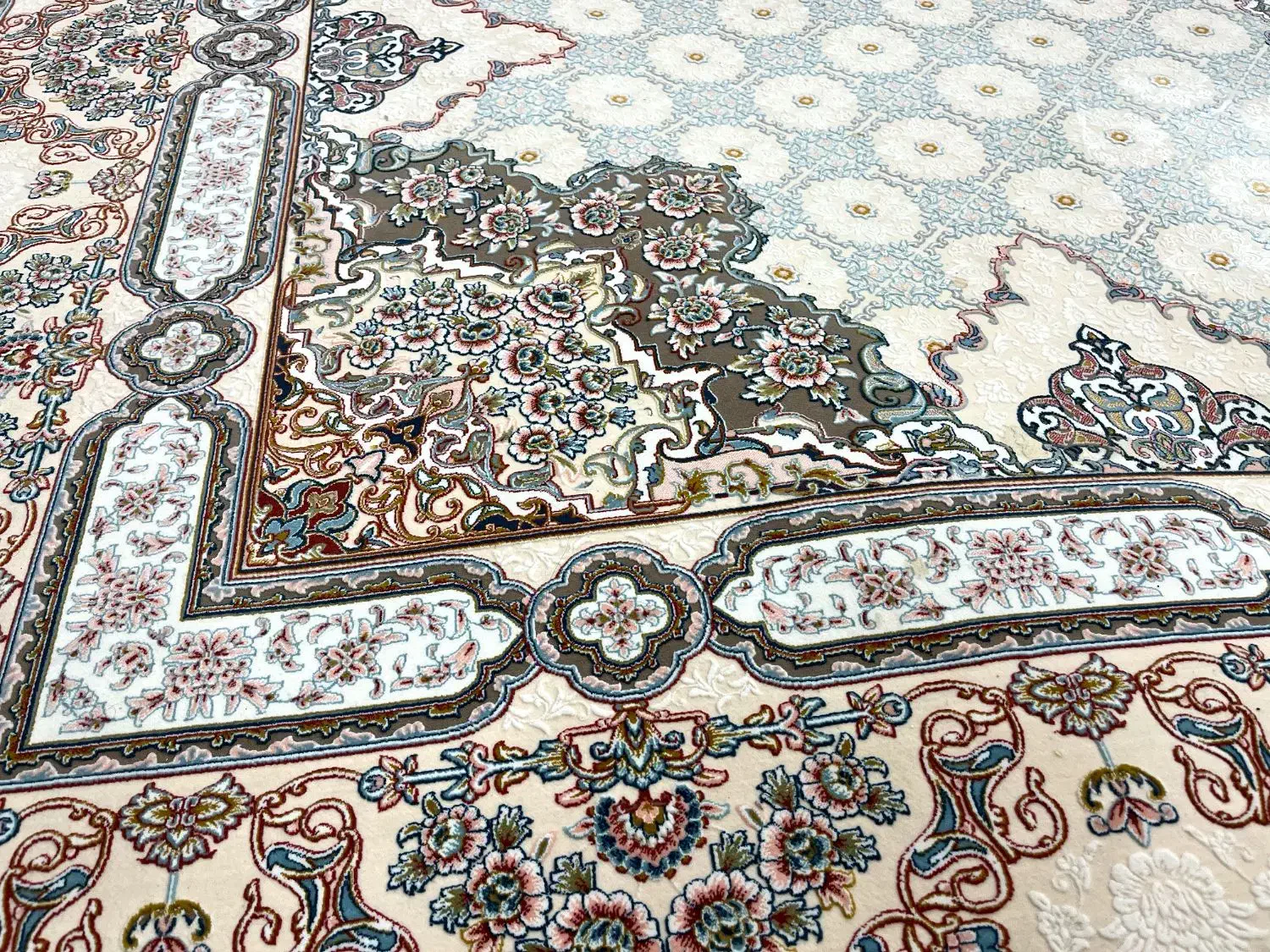 فرش ۹مترسالم تمیز درحدنو۱۲۰۰شانه گل برجسته جدید|فرش|بیرجند, |دیوار