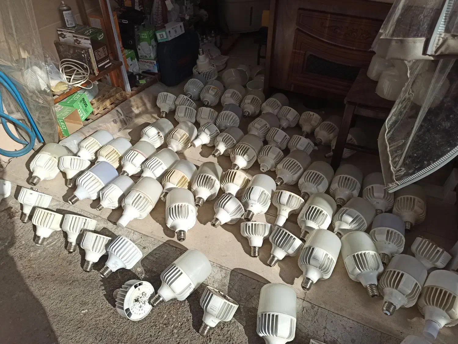 فروش و تعمیرات انواع لامپ و پروژکتور|لامپ و چراغ|کاشان, میدانگاه آقا|دیوار