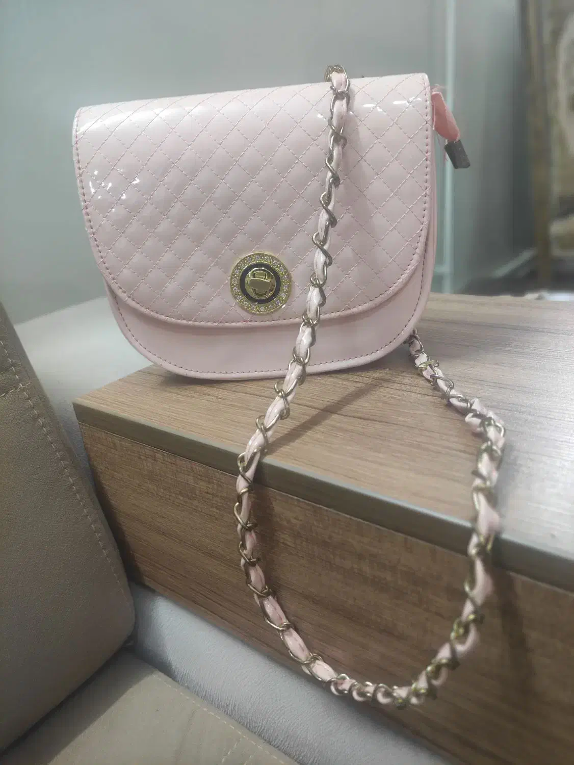 کیف|کیف، کفش، کمربند|زنجان, |دیوار