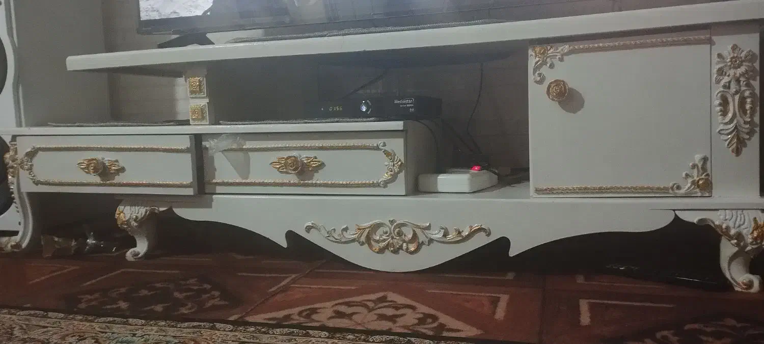 مبل هفت نفره بامیز وسط ومیز تی وی باهم بفروش میرسد|مبلمان خانگی و میز عسلی|خرمشهر, |دیوار
