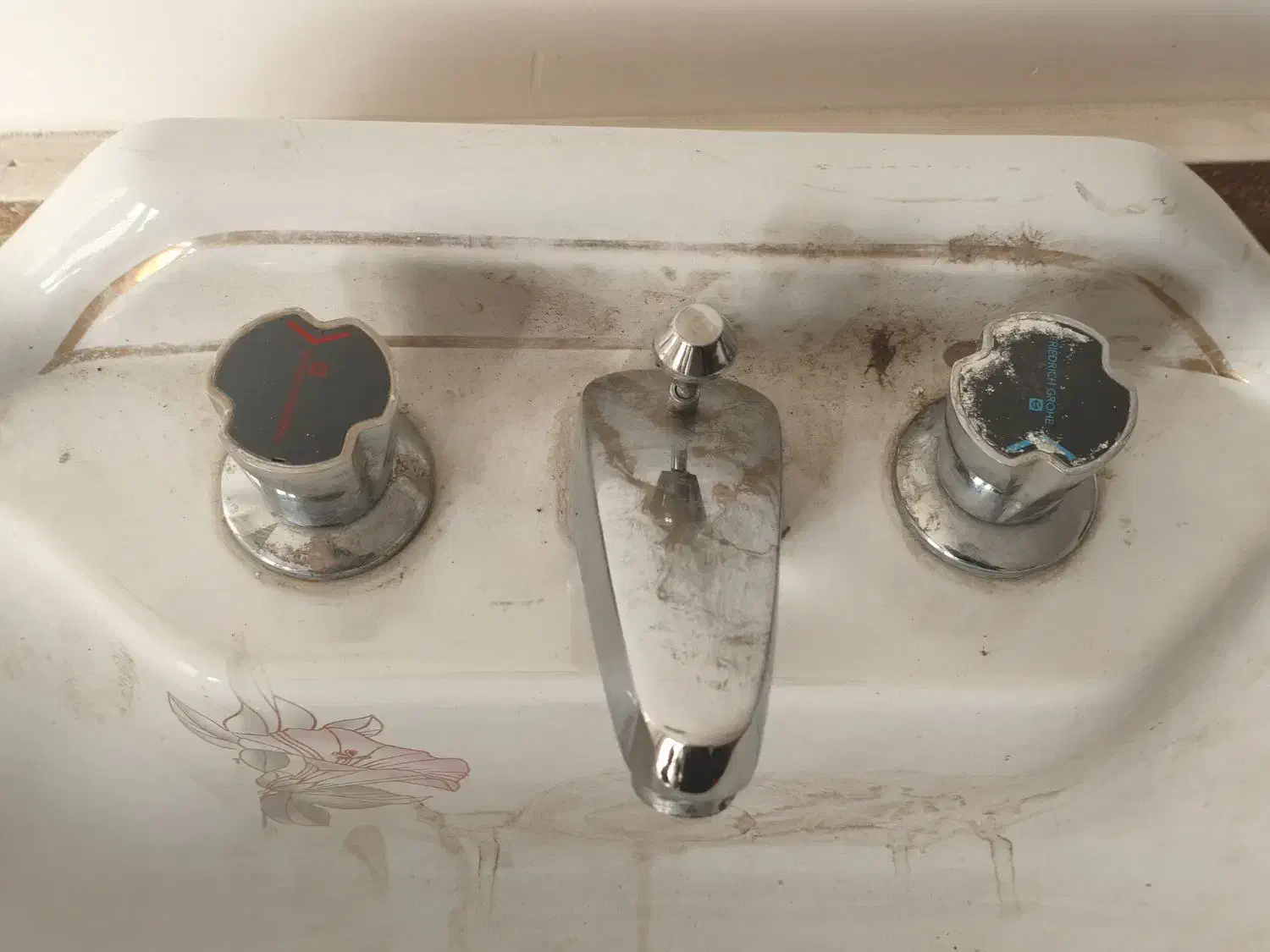 روشویی با شیر|لوازم سرویس بهداشتی|کاشان, کارگر|دیوار