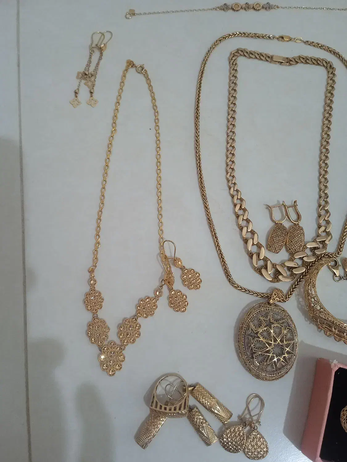 طلا شامل سرویس و نیم ست و سایر، فروش فوری، 5درصد|جواهرات|بجنورد, |دیوار