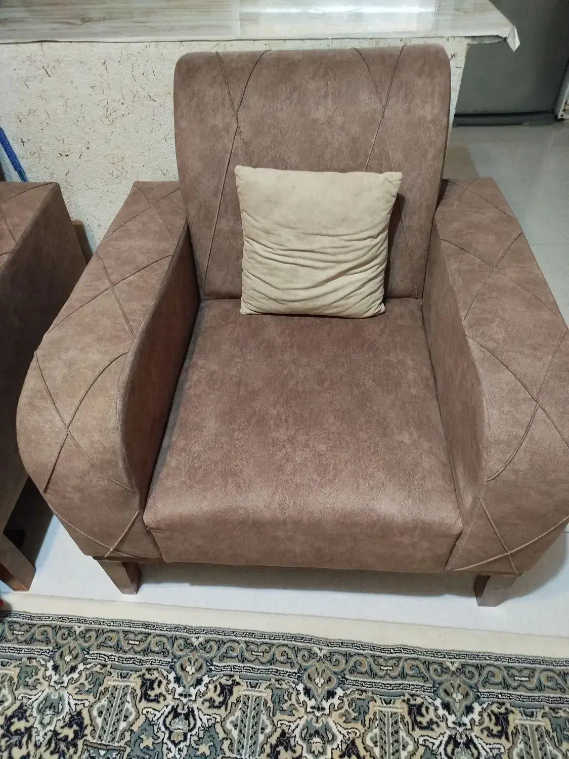 مبل راحتی برای استفاده منزل وکاملا سالم|مبلمان خانگی و میز عسلی|بندر انزلی, معلم|دیوار