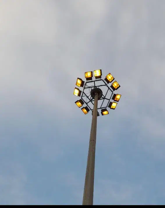 برقکار کل قم   نصب لوستر برق کار صنعتی ساختمان|خدمات پیشه و مهارت|قم, شهید صیاد شیرازی|دیوار