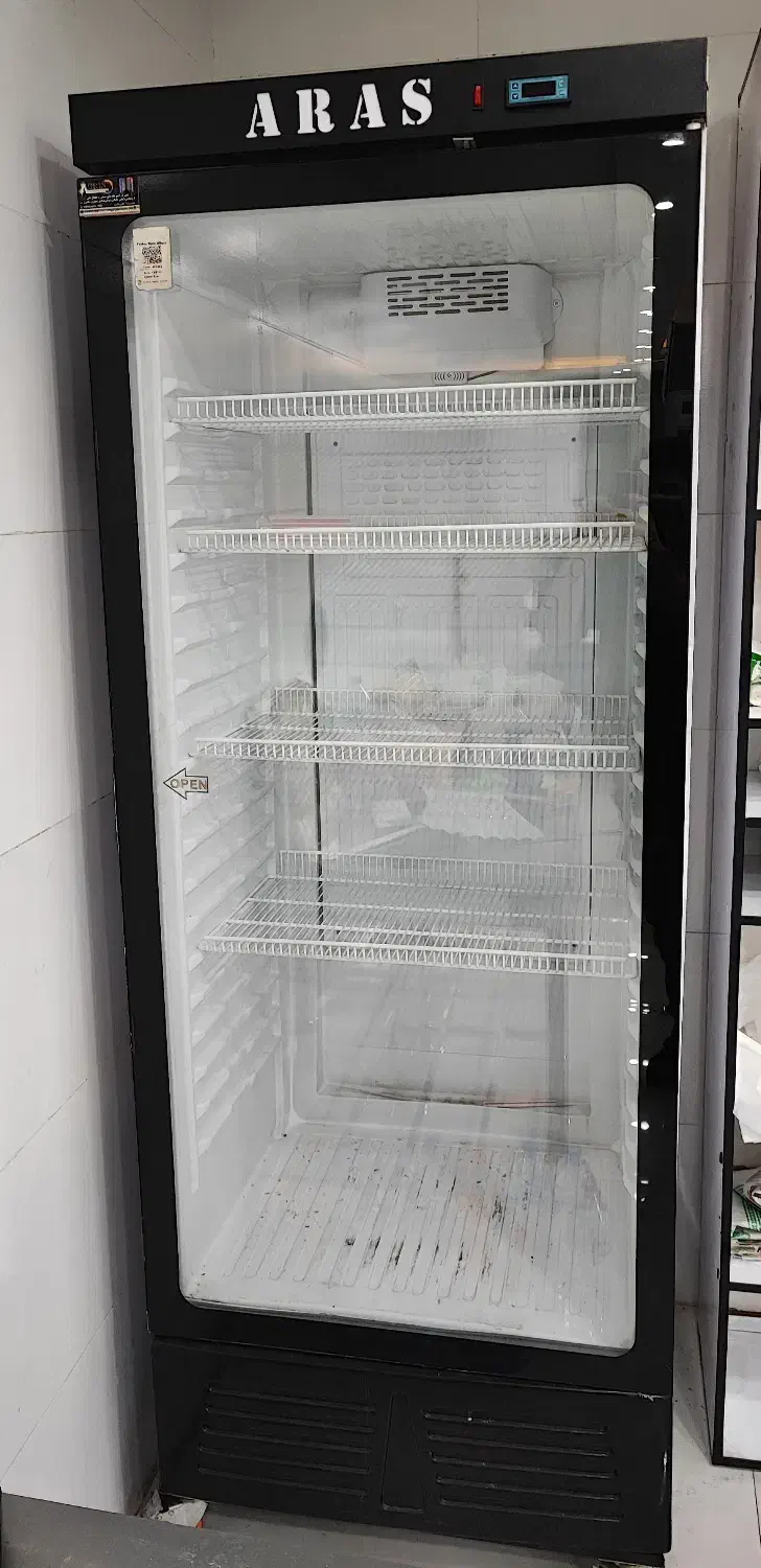 چهار یخچال ایستاده رستوران|کافیشاپ و رستوران|شیراز, باغ تخت|دیوار