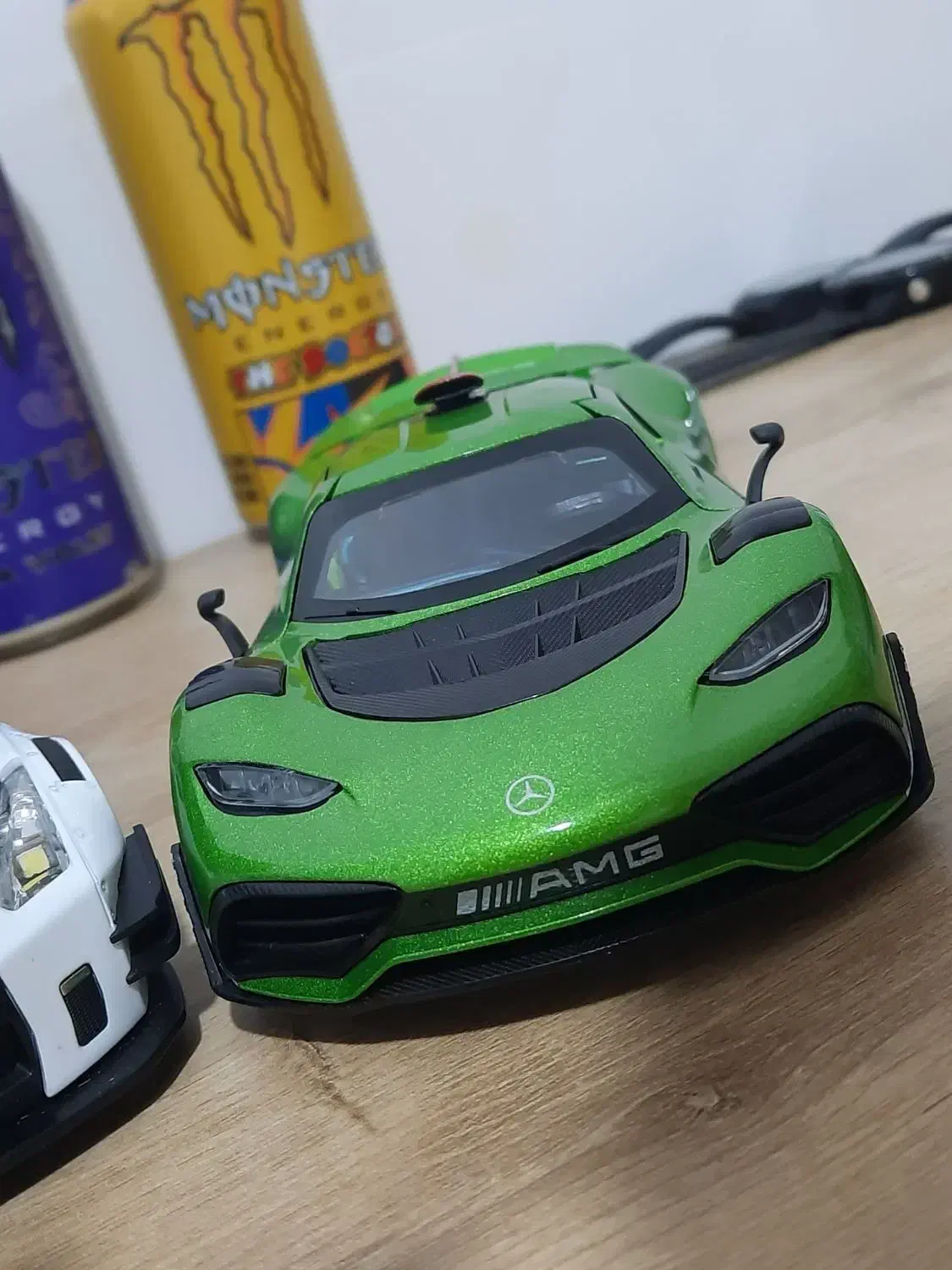 ۲ ماشین فلزی کلکسیونی سایز ۱-۲۴ (سبزه فروخته شده)|کلکسیون و سرگرمی|شیراز, انجیر|دیوار