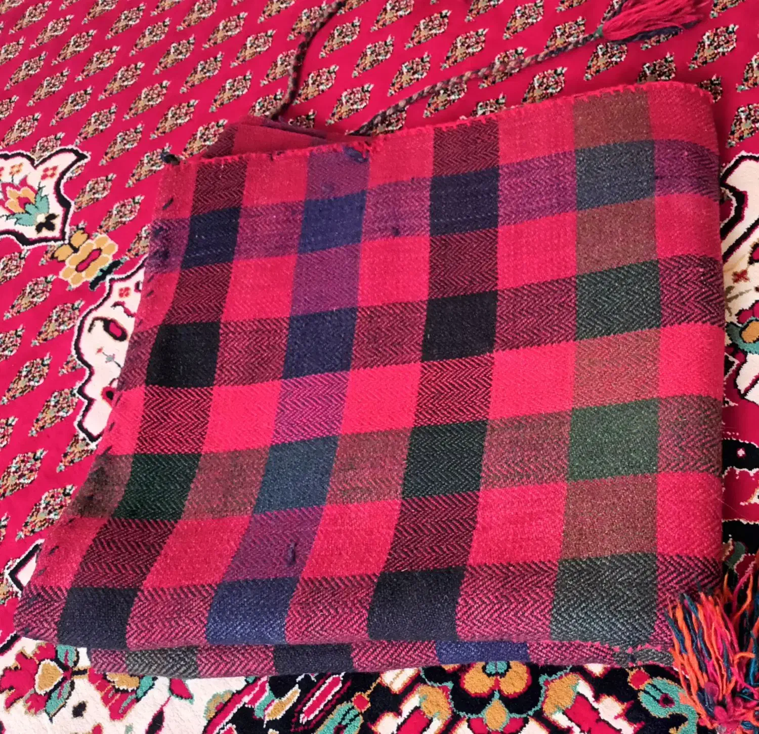 موج دستبافت|گلیم، جاجیم، گبه|الیگودرز, |دیوار