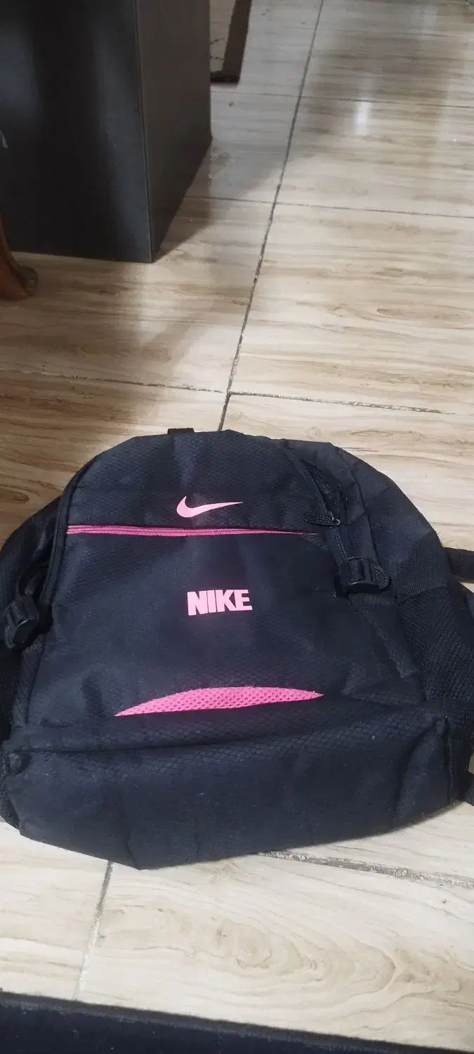 کیف وکفش|کیف، کفش، کمربند|شیراز, کوشک میدان|دیوار