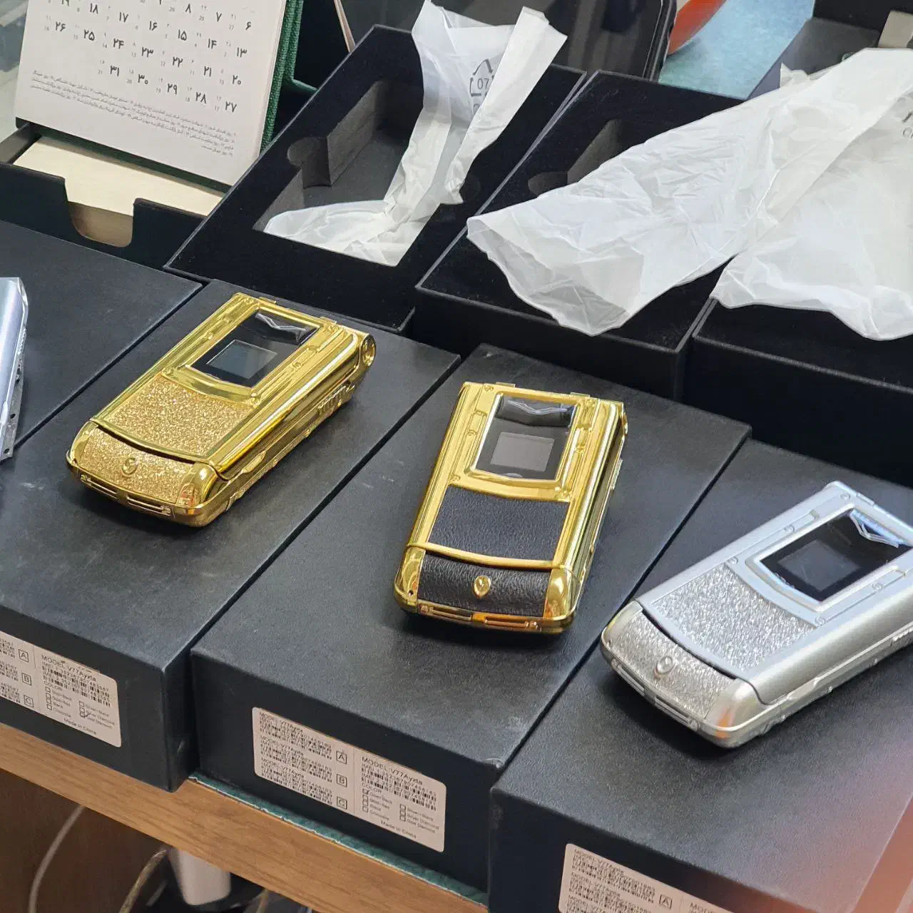 لاکچری خاص کمیاب VERTU flipتاشو|موبایل|تهران, گلستان (شهرک راه آهن)|دیوار