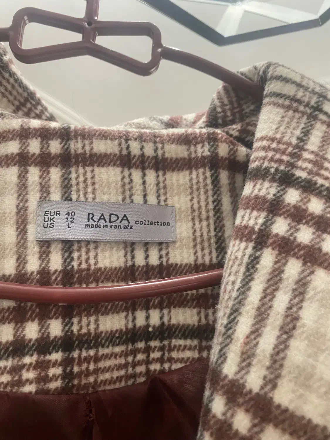 پالتو کاملا نو|لباس|فومن, |دیوار