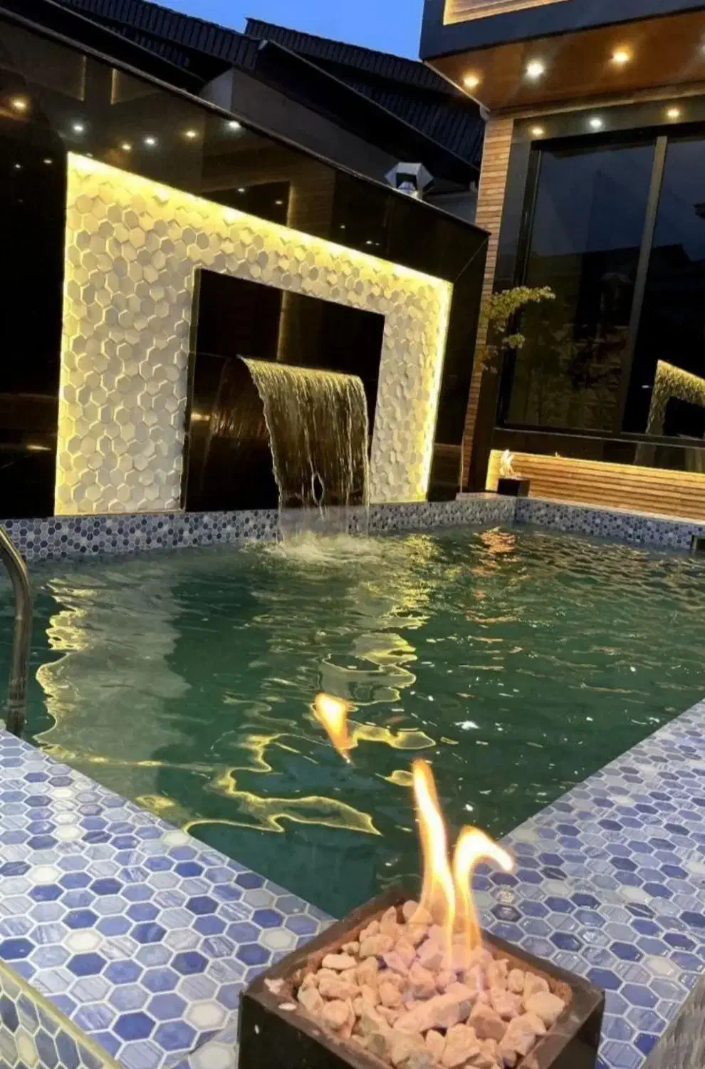 ویلا ساحلی 270متری استخردار فول امکانات/قیمت مناسب|فروش خانه و ویلا|کیاشهر, |دیوار