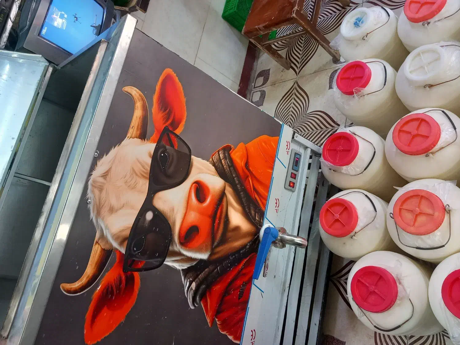 شیر تازه گاوداری تمیز وسالم به قیمت درب گاوداری|خوردنی و آشامیدنی|قصرشیرین, |دیوار