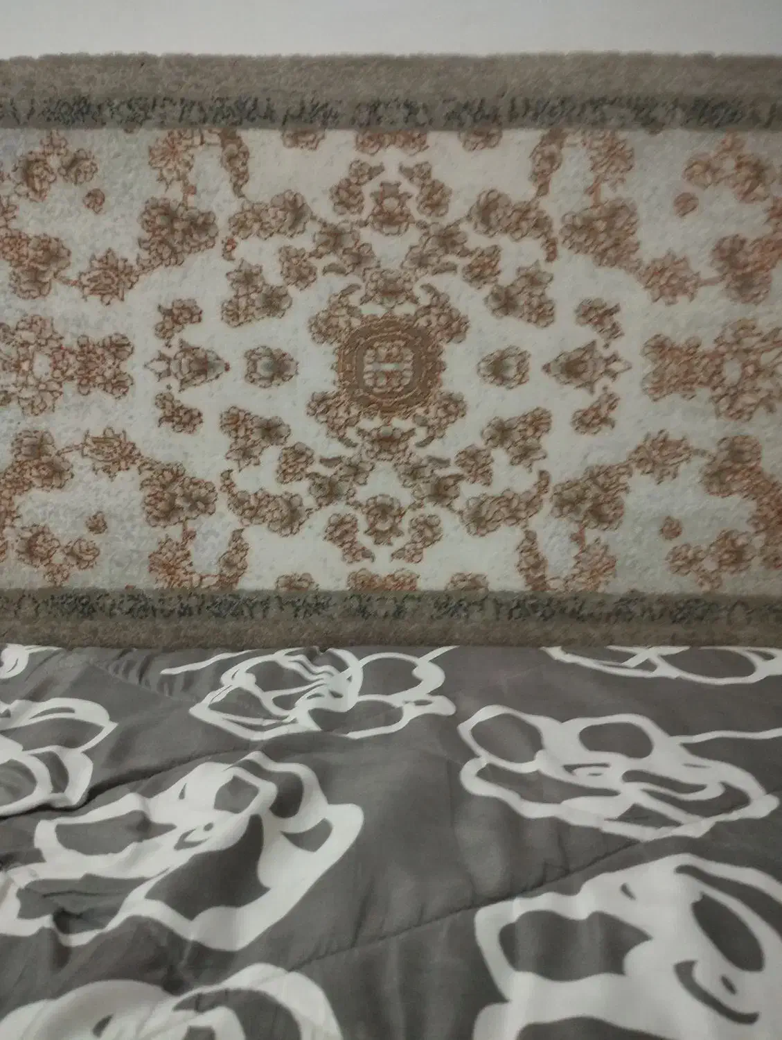 پشتی در حد نو|پشتی|زیویه, |دیوار