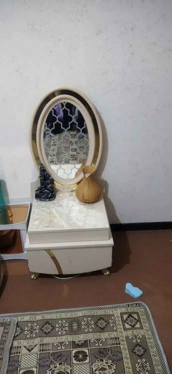 سرویس تخت خواب|تخت و سرویس خواب|صدرا-فارس, فاز ۲|دیوار