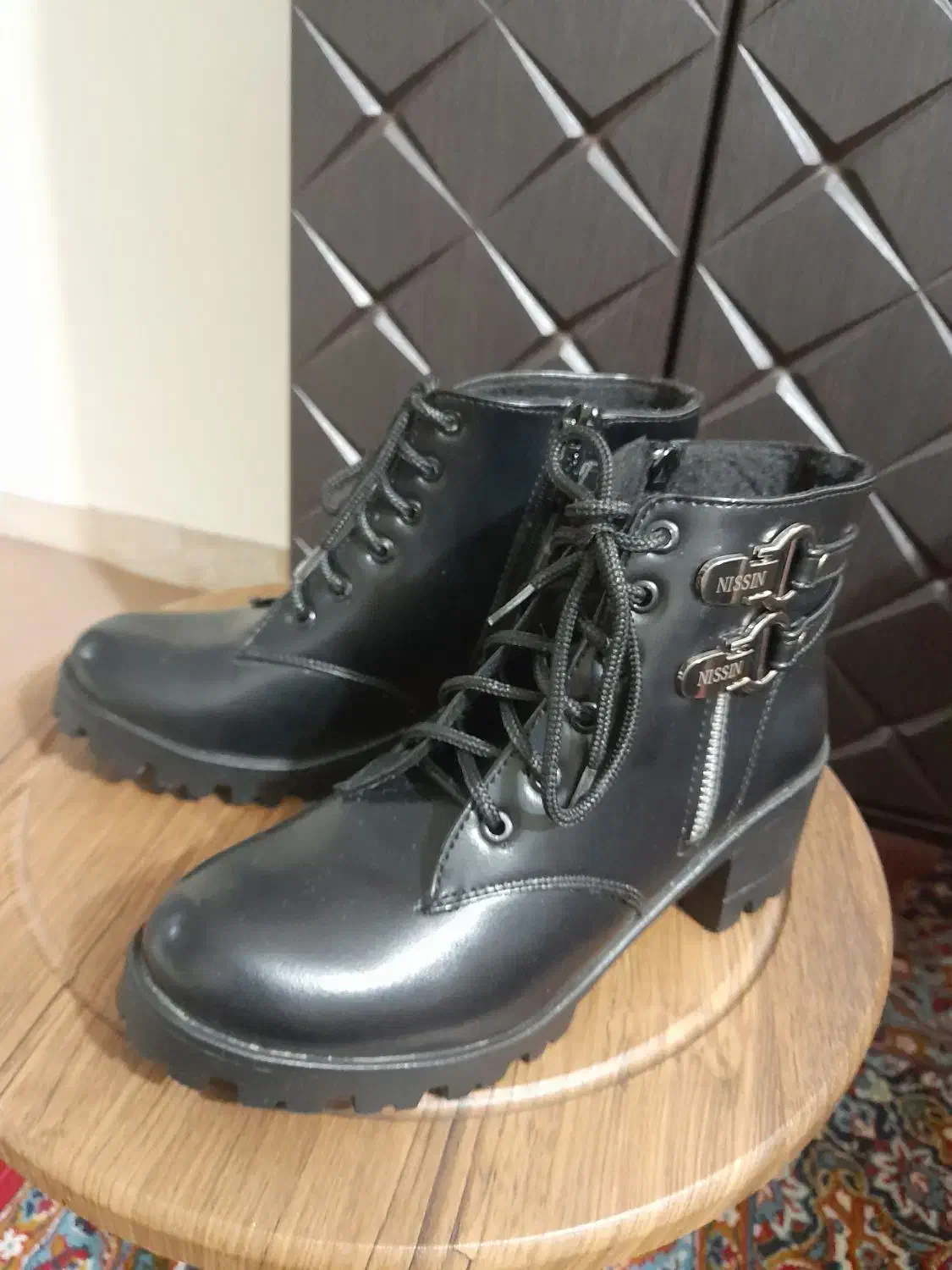 کفش نو|کیف، کفش، کمربند|اصفهان, فجر|دیوار