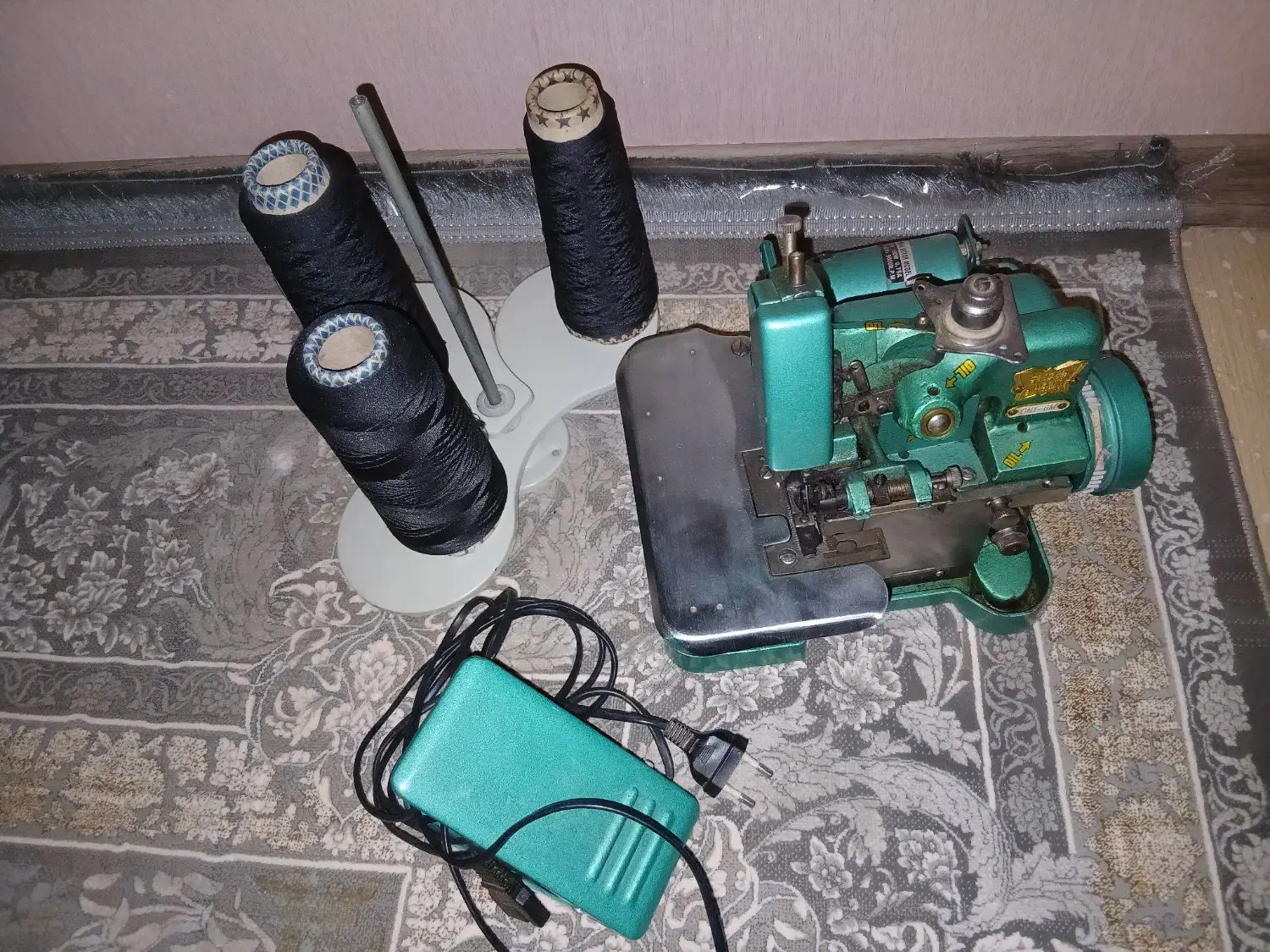 اولوک پروانه ای|چرخ خیاطی و ریسندگی|اصفهان, بهاران|دیوار