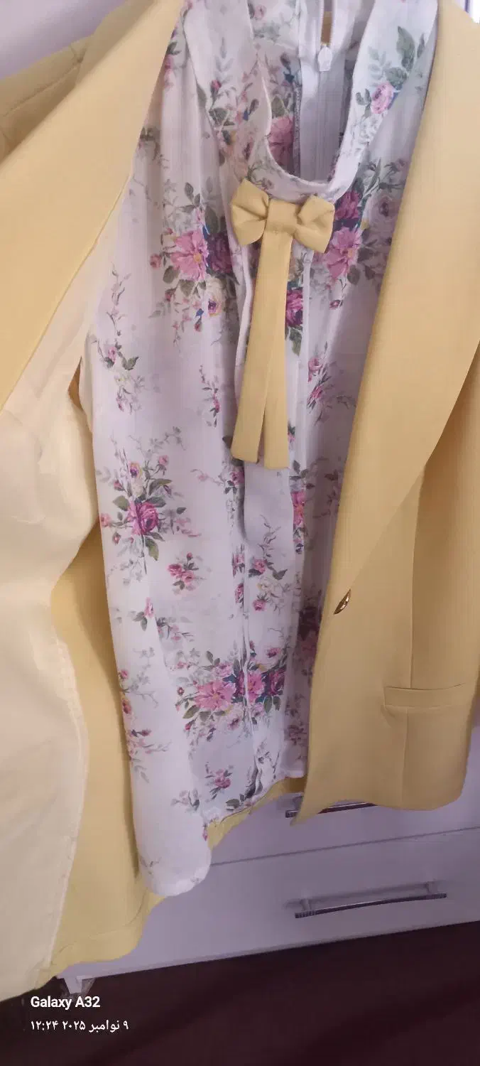 کت مجلسی|لباس|اقبالیه, |دیوار