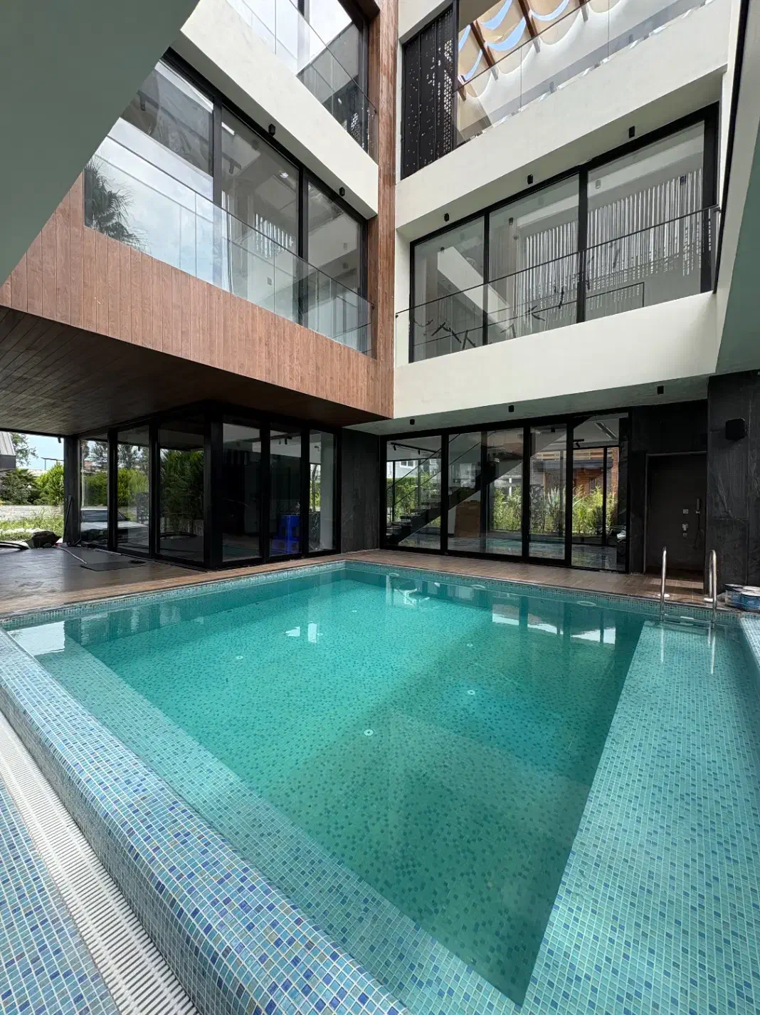 نوشهر سیاهرود/ویلا مدرن استخردار/سند و پایانکار|فروش خانه و ویلا|رویان, |دیوار