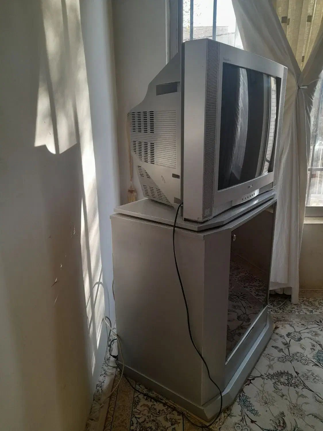 تلویزیون ۲۹ با میز بسیار تمیز ودکوری زیبا|تلویزیون و پروژکتور|سبزوار, پاسداران|دیوار