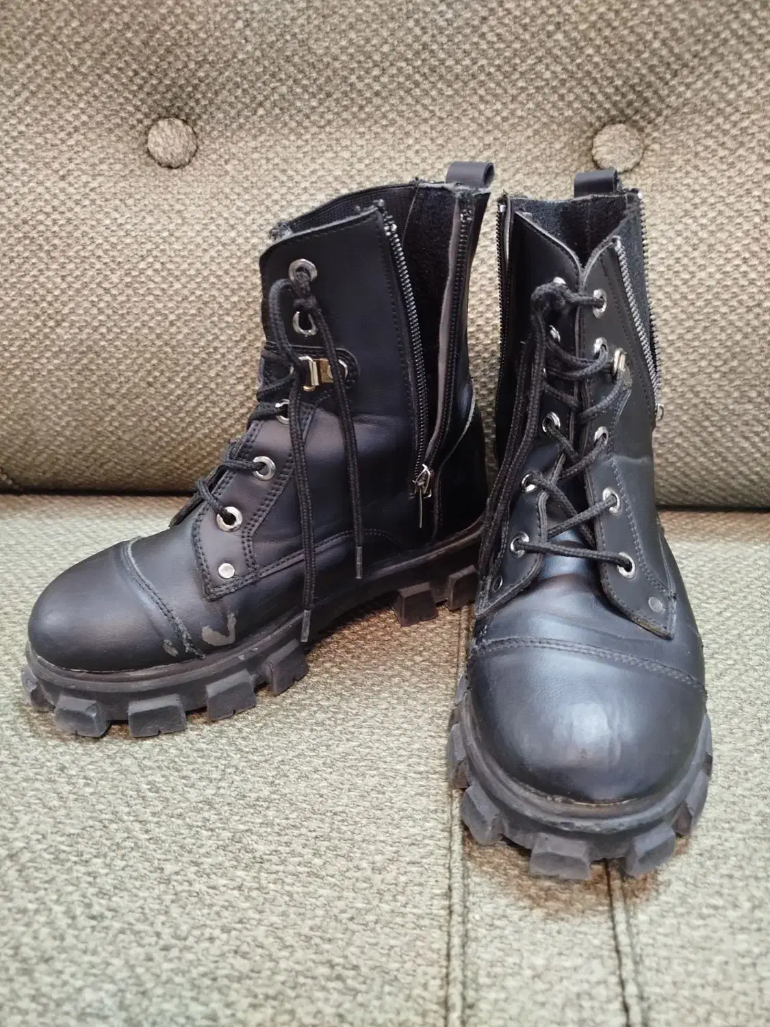 کفش ورزشی و چکمه|کیف، کفش، کمربند|تربتحیدریه, فتح المبین|دیوار