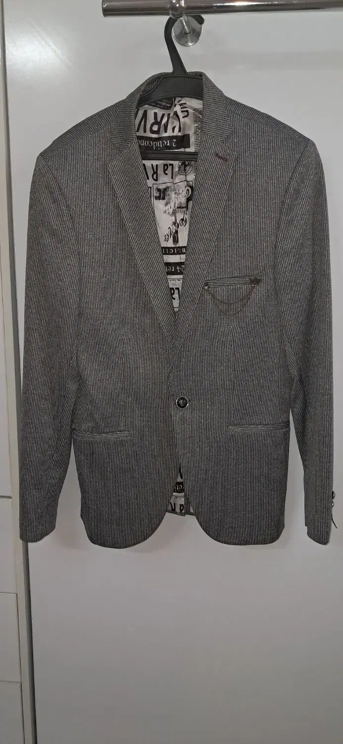 کت تک|لباس|قم, شاه سید علی|دیوار