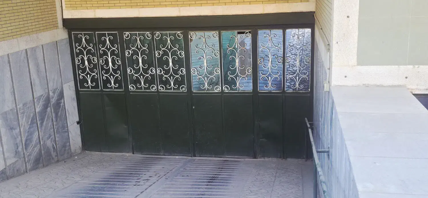 فروش درب پارکینگ المانی سالم|مصالح و تجهیزات ساختمان|همدان, |دیوار