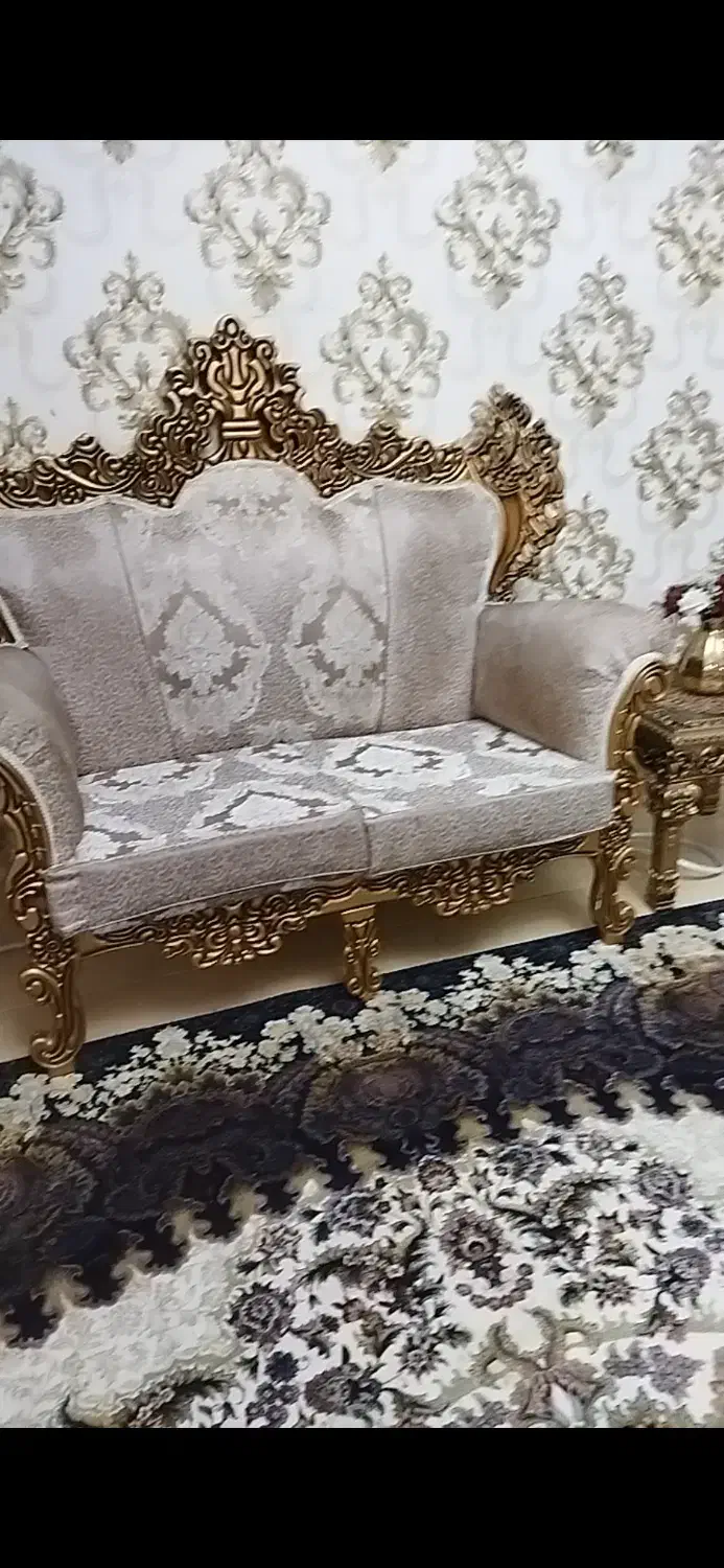 مبل سلطنتی ۷ نفره همراه با میزعسلی|مبلمان خانگی و میز عسلی|تربت جام, کلالی|دیوار